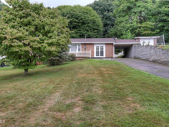 3rd image of 195 Poplar Hill Dr