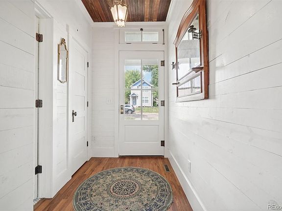 5th image of 442 Fairbairn Avenue