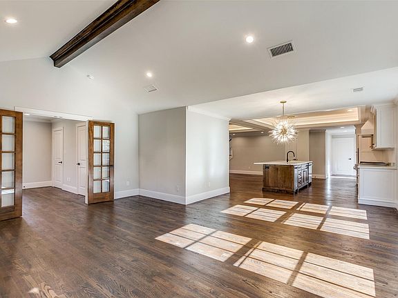 3rd image of 402 Cordova St
