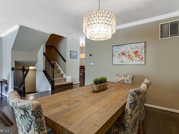 Sophisticated Dining Room