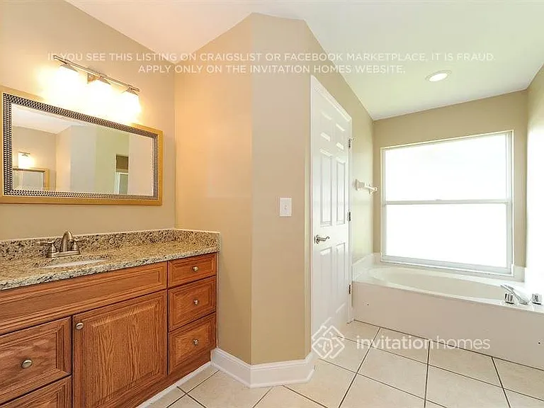 4526 Windsor Ct E — Photo 16