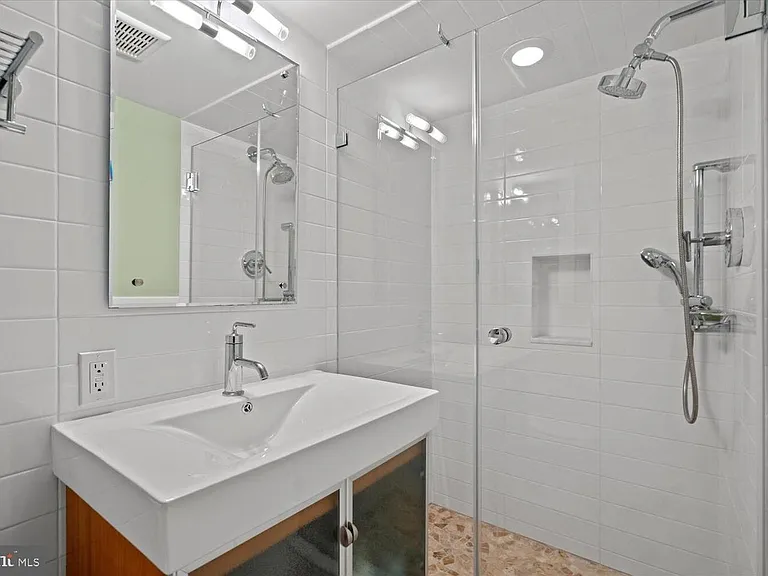 4838 Broad Branch Rd NW — Photo 15