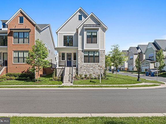 3rd image of 23099 Glenwood Heights Cir