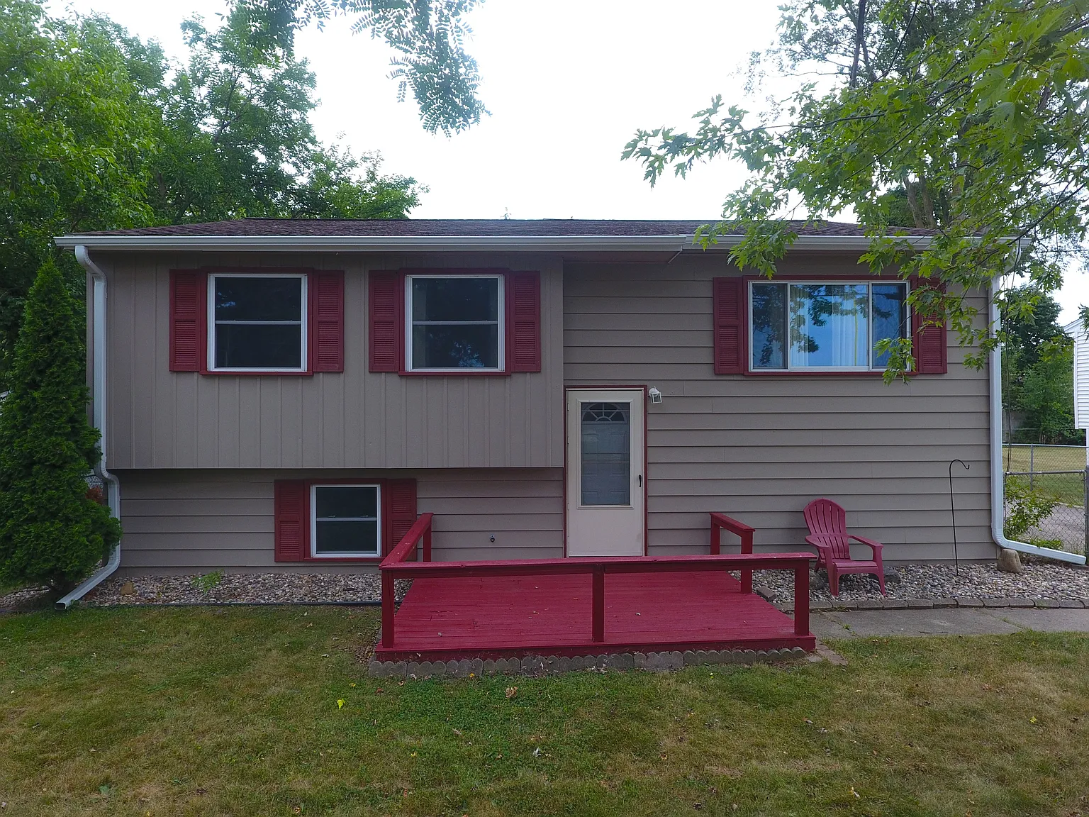 4 bed, 1868 sqft, $2,450 — Photo 1