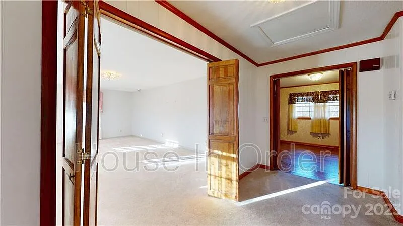 4 bed, 2.0 bath, 1969 sqft, $2,500 — Photo 4