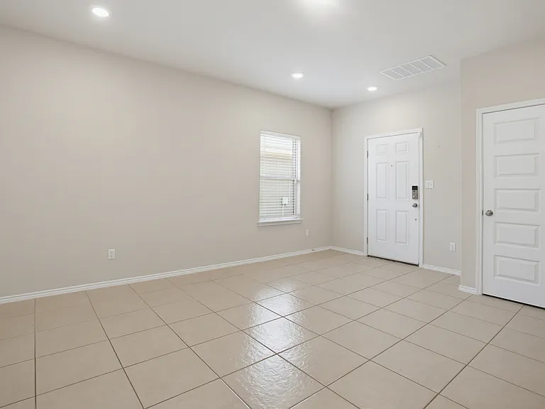 7714 Abbey Pl — Photo 10