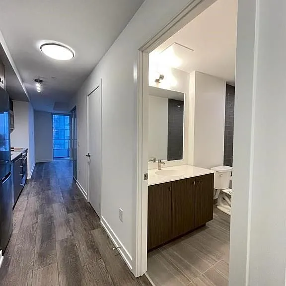 5 Wellington St S — Photo 4
