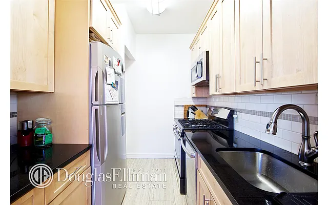 Rented by Douglas Elliman | media 22