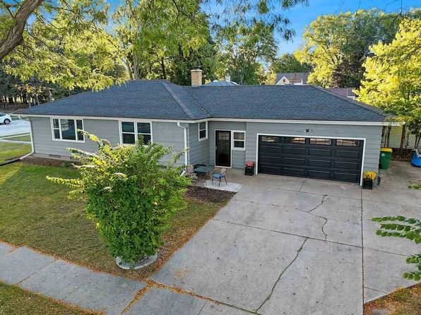 1584 Dousman St, Green Bay, WI 54303