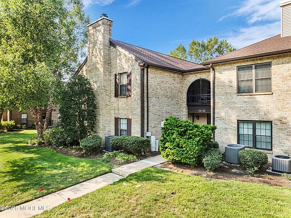 4th image of 708 Wellington Place