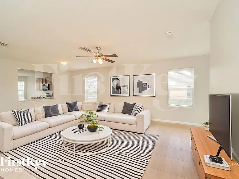 625 SW 25th Ter — Photo 4