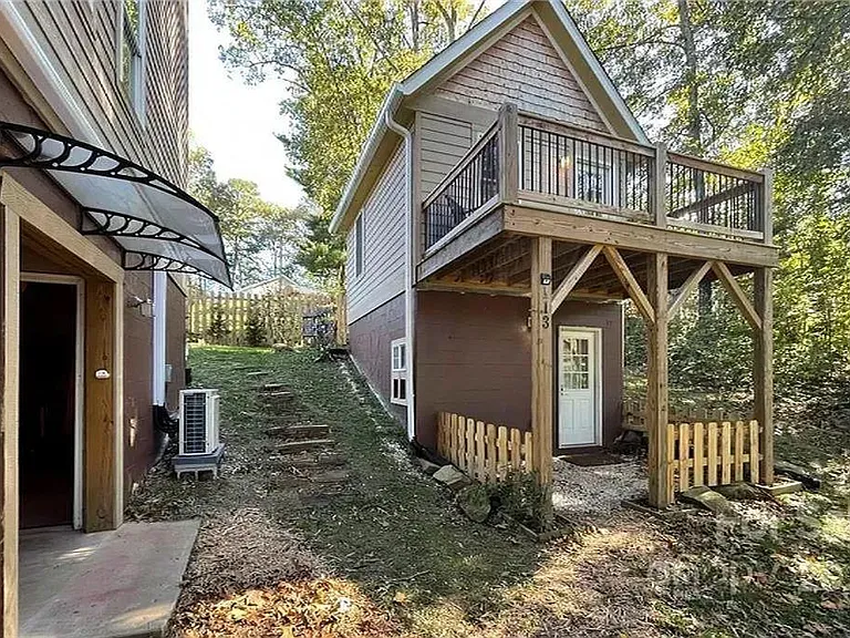 113 Florida Ave — Photo 10