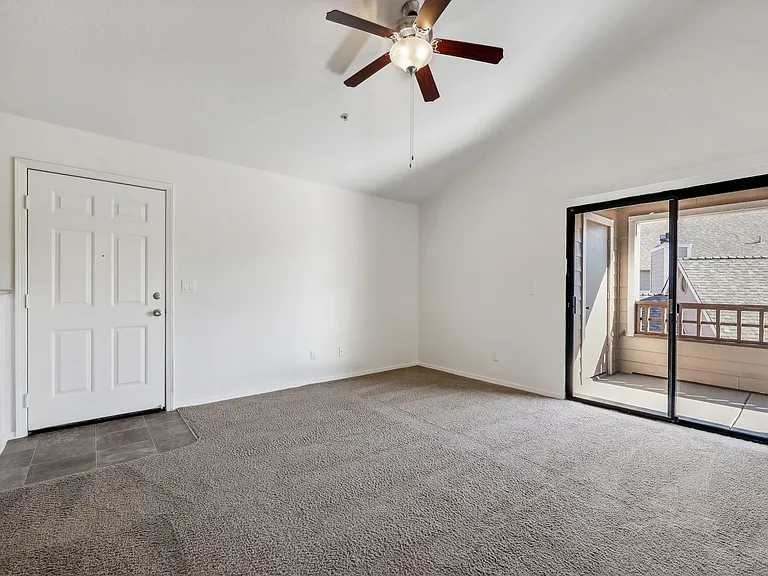 Crossing at Riverlake Apartments — Photo 45