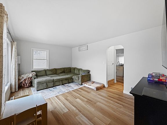 2nd image of 523 16th St NW