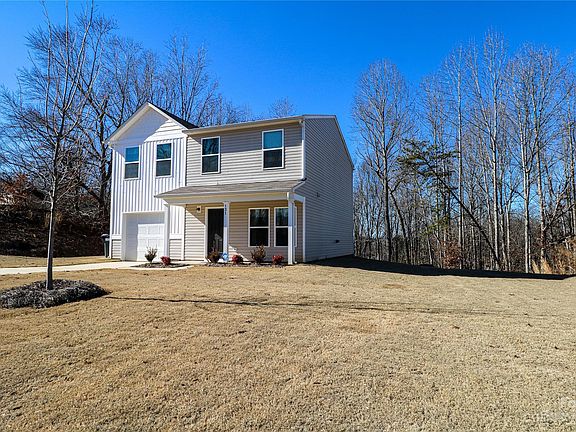 3rd image of 131 Mountain Crest Dr