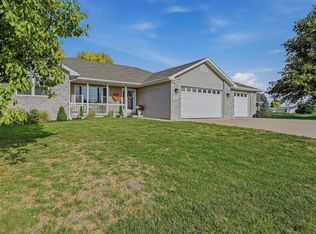 418 Coniston Cir, Sergeant Bluff, IA 51054