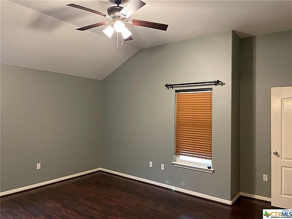 5th image of 210 Yosemite Dr