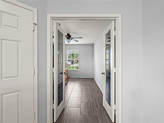 5th image of 224 Foxglove Dr