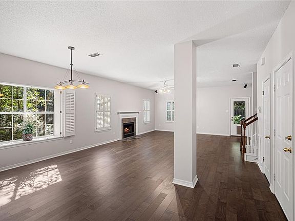 2nd image of 132 Donna Cir