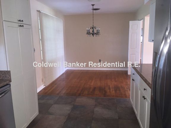 4th image of 2126 Woodcrest Dr