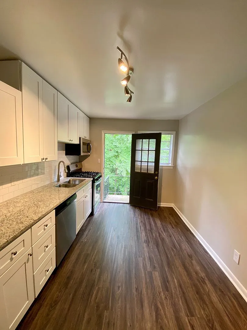 225-Hillcrest — Photo 3