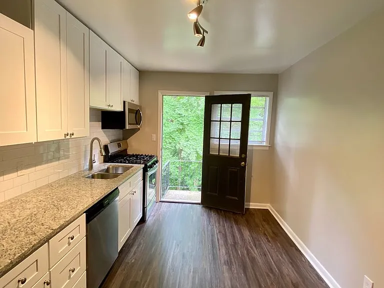 225 Hillcrest Ave — Photo 3
