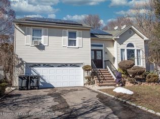 12 Hawk Ct, Howell, NJ 07731