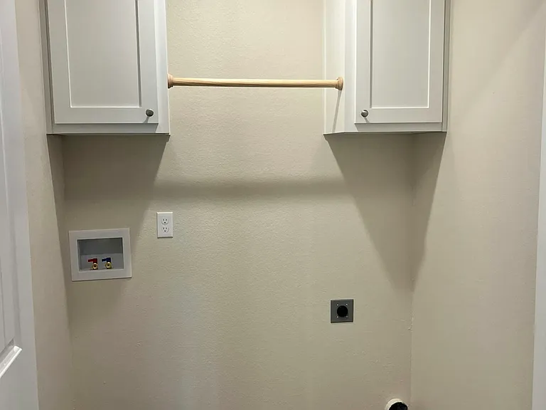 501 Honeysuckle Ln — Photo 10