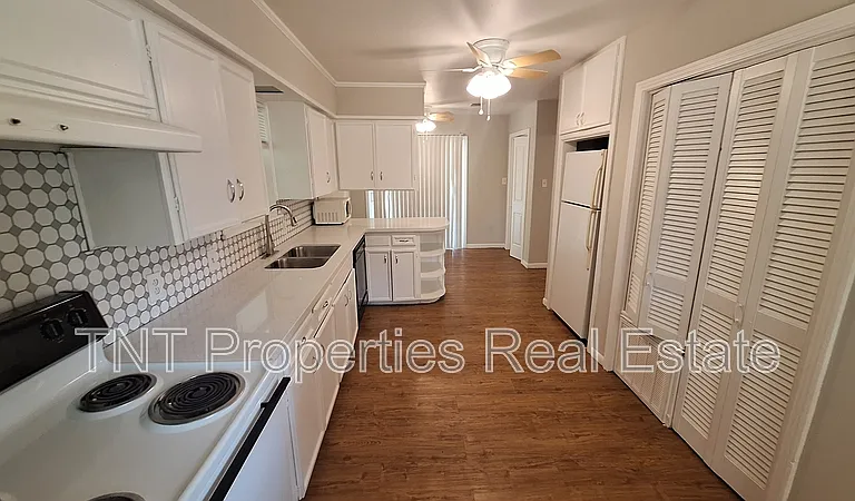 1618 Willow St — Photo 6
