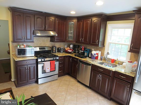 5th image of 9501 Cherry Oak Ct
