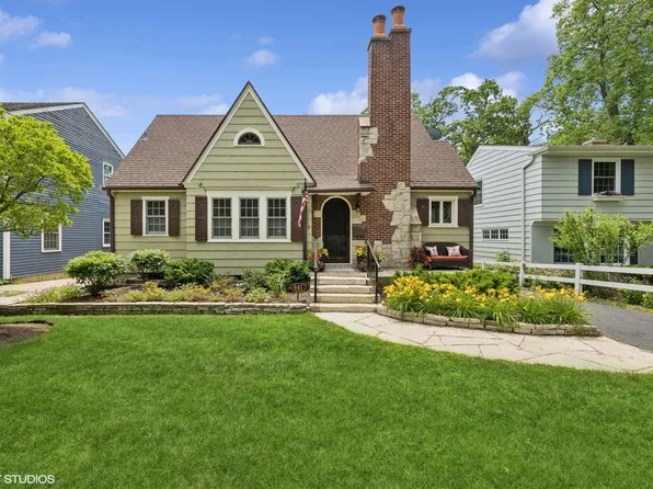 641 Highview Ter, Lake Forest, IL 60045