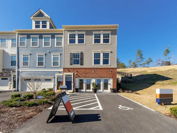 1221 Creek Bank Dr, Stafford, VA 22554
