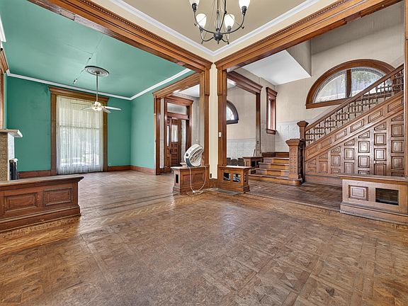 5th image of 1012 E Broadway St