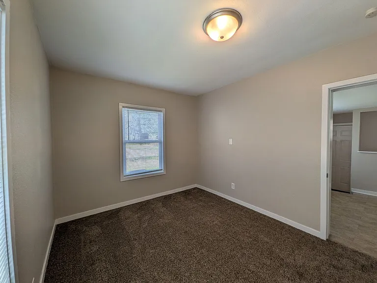 2120 Capitol Ave — Photo 16