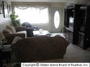 2nd image of 27 Strawberry Ln