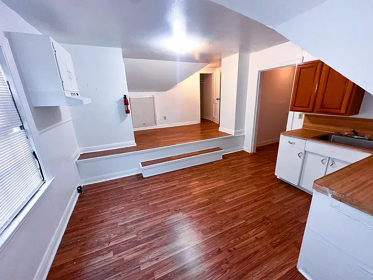 1142 Lyle St — Photo 12