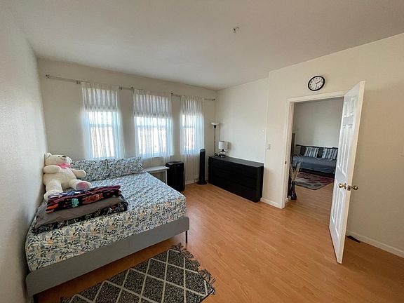 4th image of 88 17th Ave Unit 302