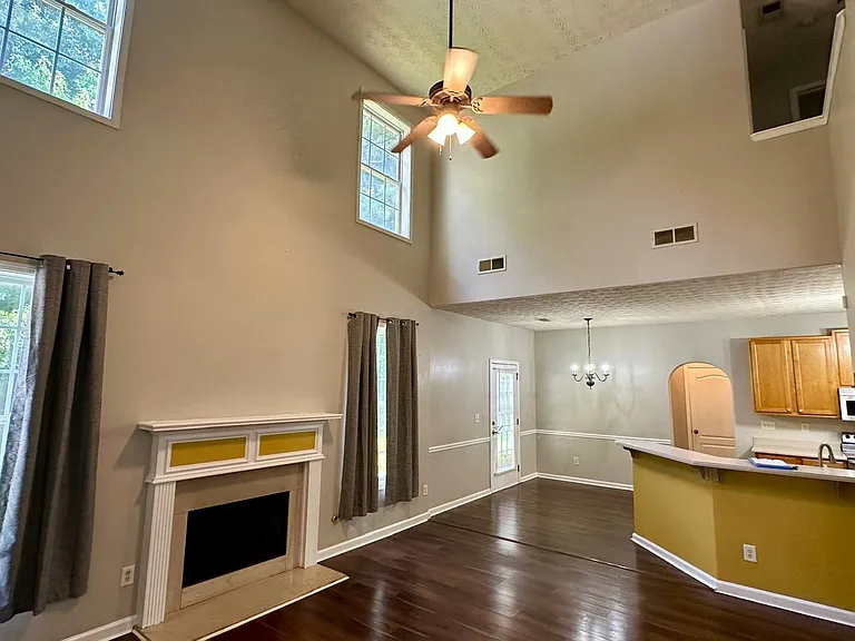 8012 Abington Dr — Photo 3