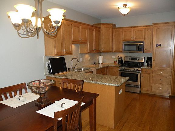 3rd image of 10806 Canterbury Dr