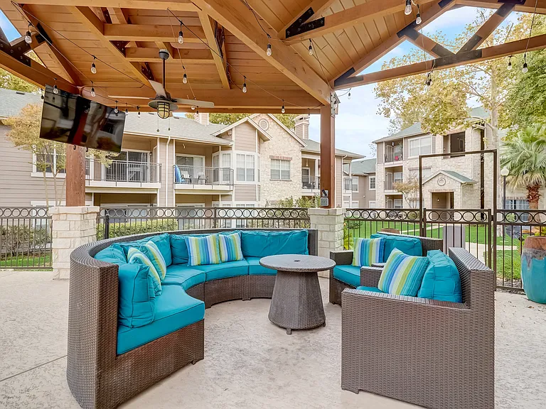 Riverbend Apartments — Photo 33