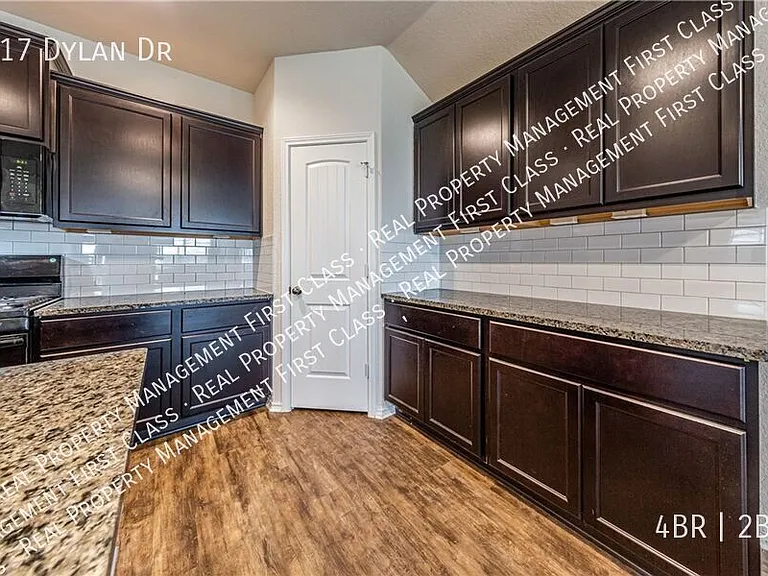 117 Dylan Dr — Photo 6
