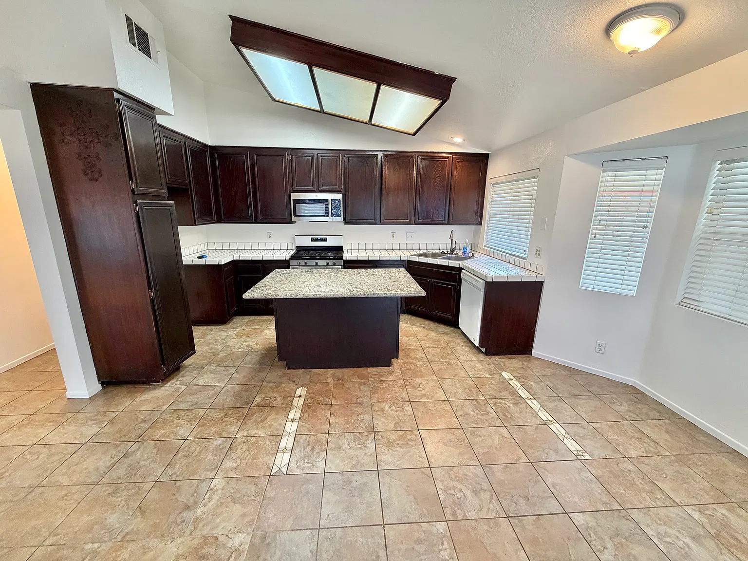 4 bed, 1524 sqft, $2,700 — Photo 3