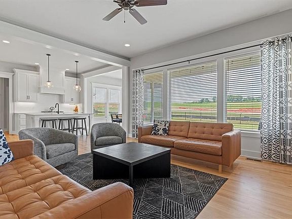 3rd image of 1602 SW Arbormist Dr