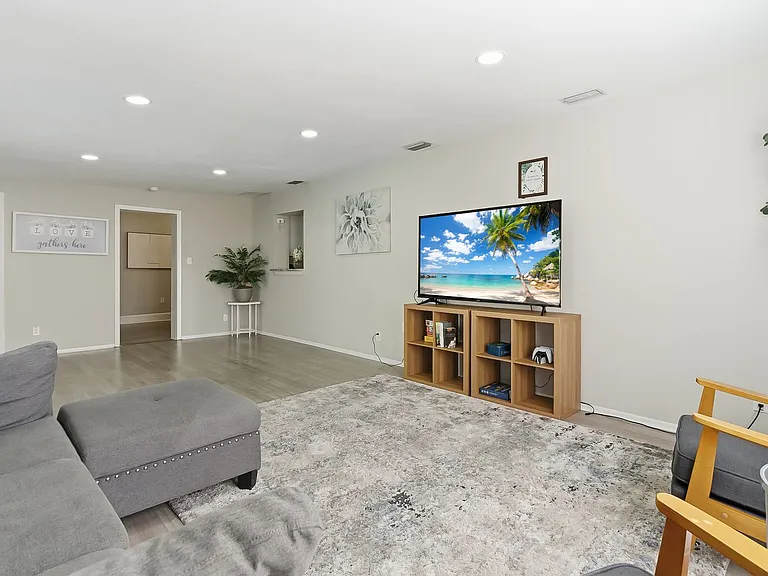 305 N Conrad Ave — Photo 18
