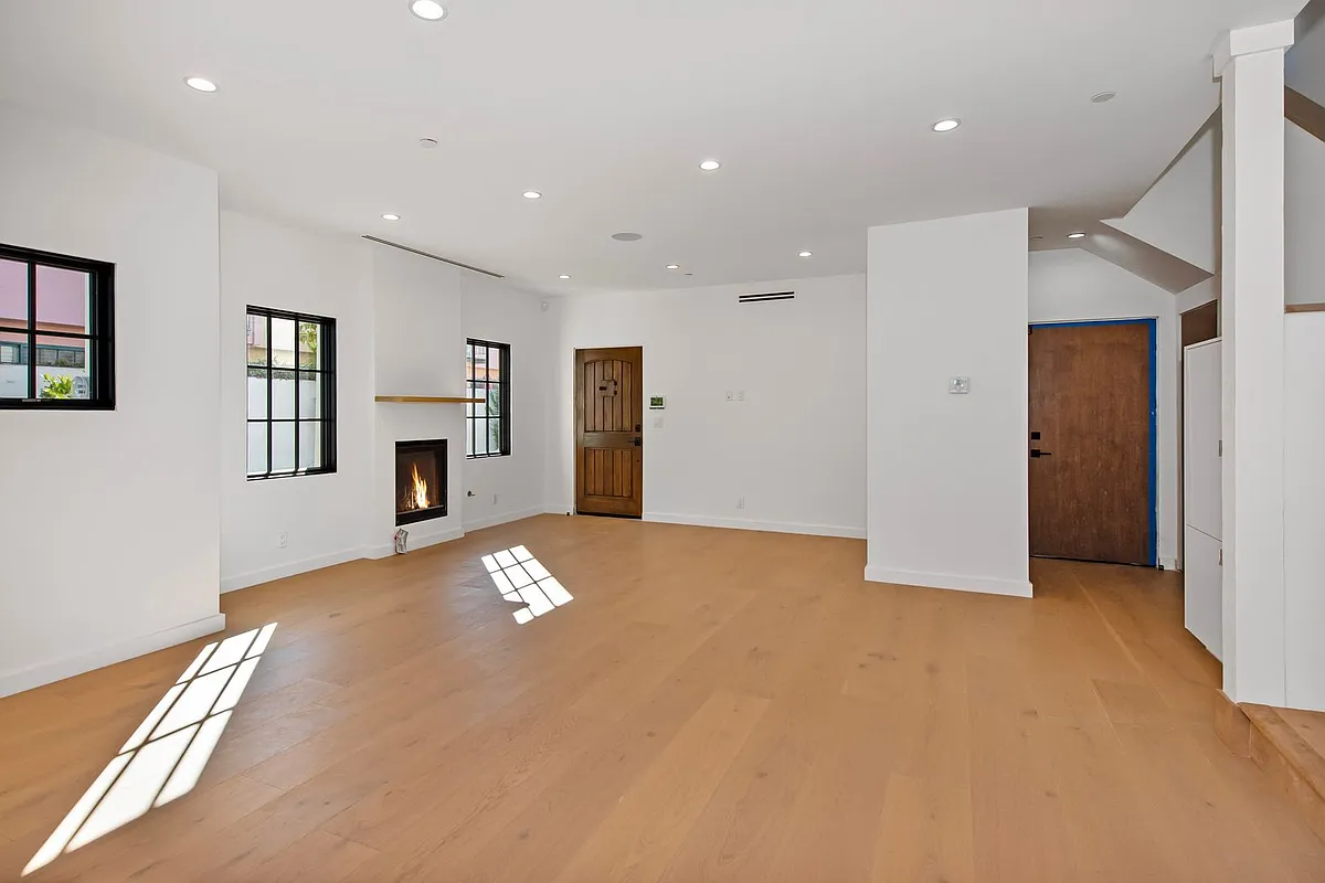 Building Photo - 4285 Carpinteria Ave