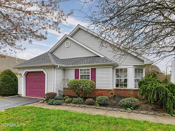 3rd image of 2853 Lenox Street