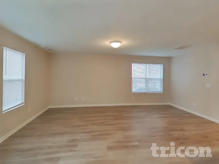 1430 Sandra Dr — Photo 4