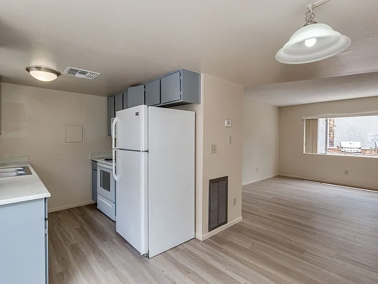1320 S Hardy Dr — Photo 10