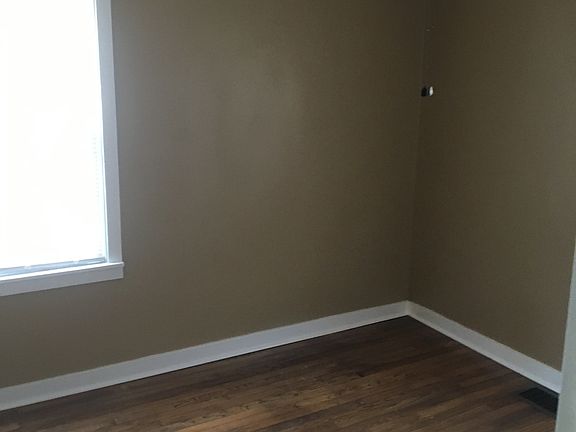 3rd image of 1141 E Rowland Ave
