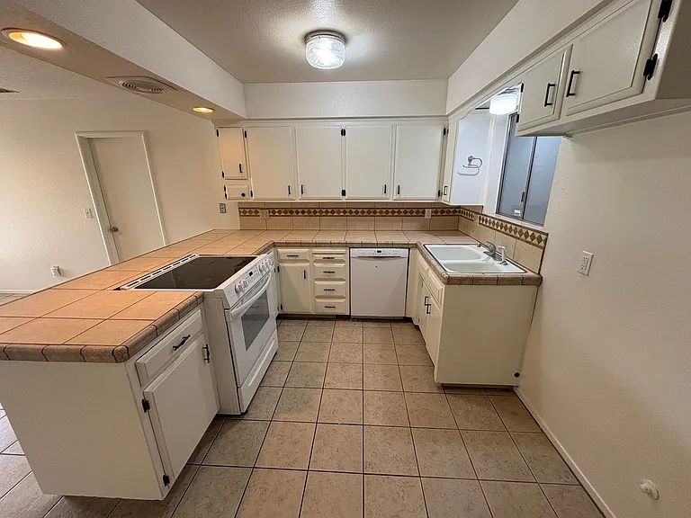 1927 S Julieann Ct — Photo 24
